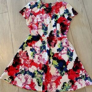 Beautiful floral fit and flare Milly dress with pockets!